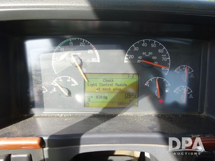 2005-volvo-10-image-83