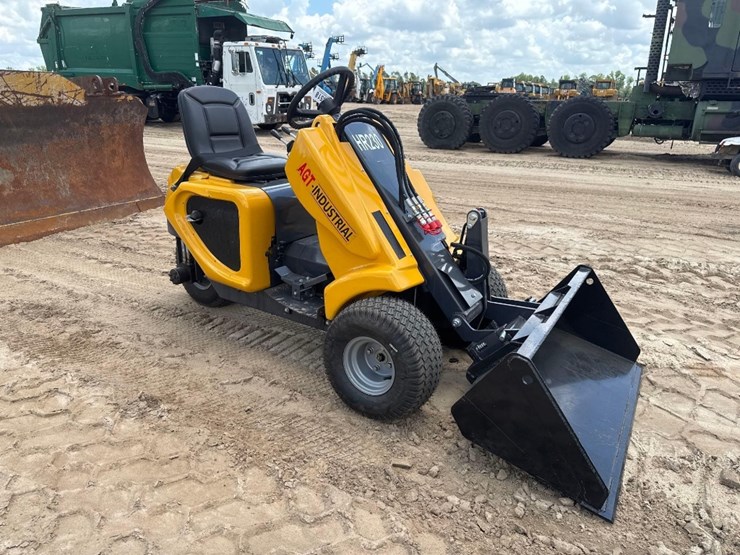 2024-agt-industrial-hr-230-3-wheel-loader-image-4