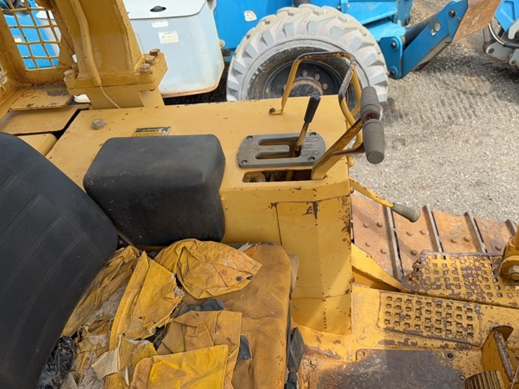caterpillar-d4h-image-9