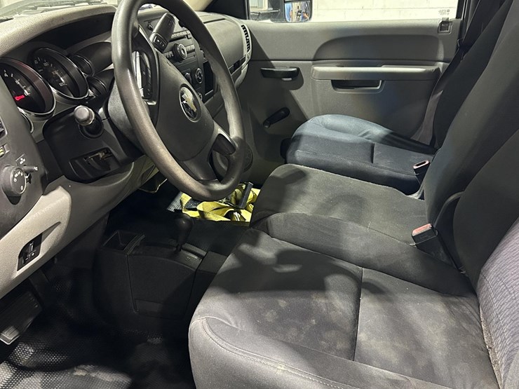 2011-chevrolet-3500hd-image-8