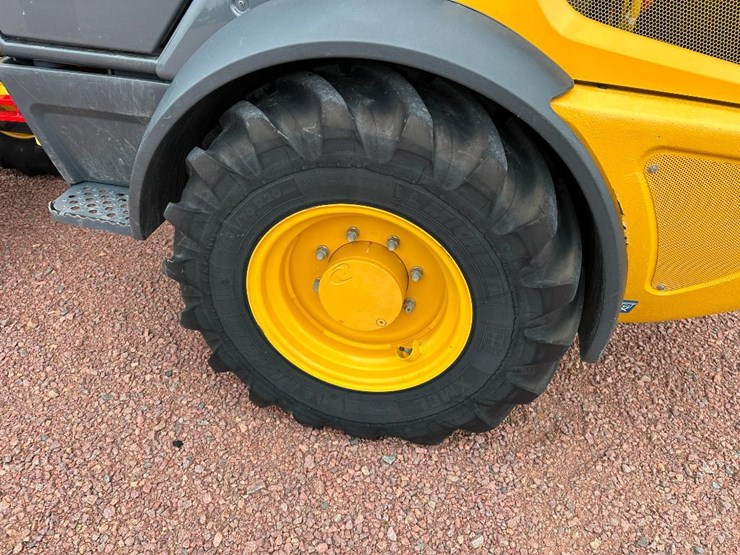 2017-deere-304l-image-7