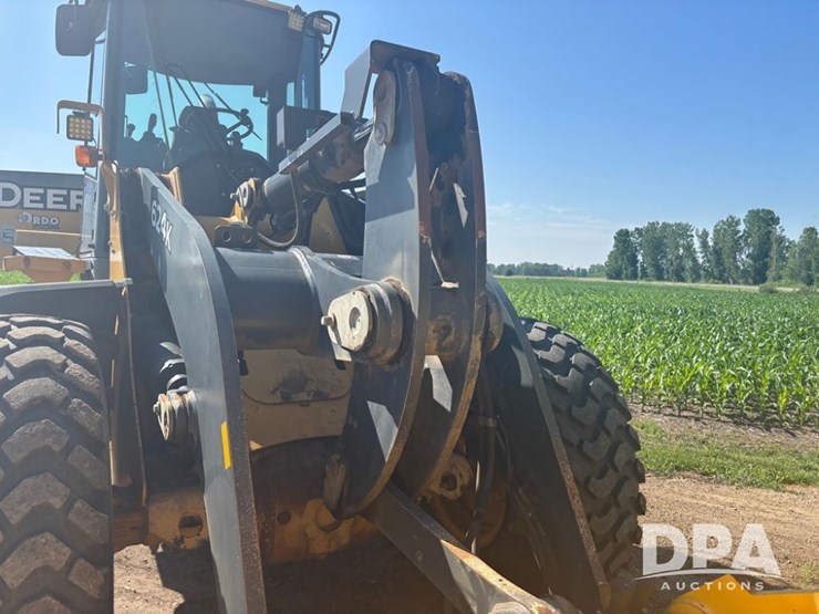 2015-deere-624k-image-41