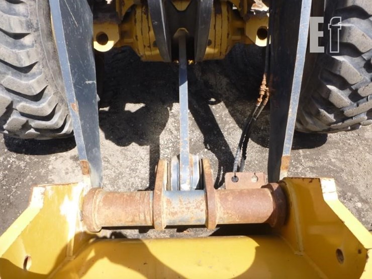 2013-deere-544k-image-16