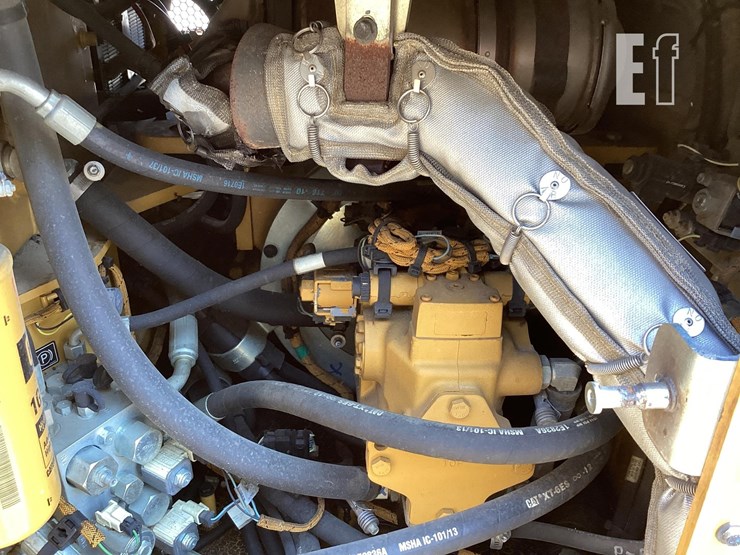 2019-caterpillar-cb8-image-9