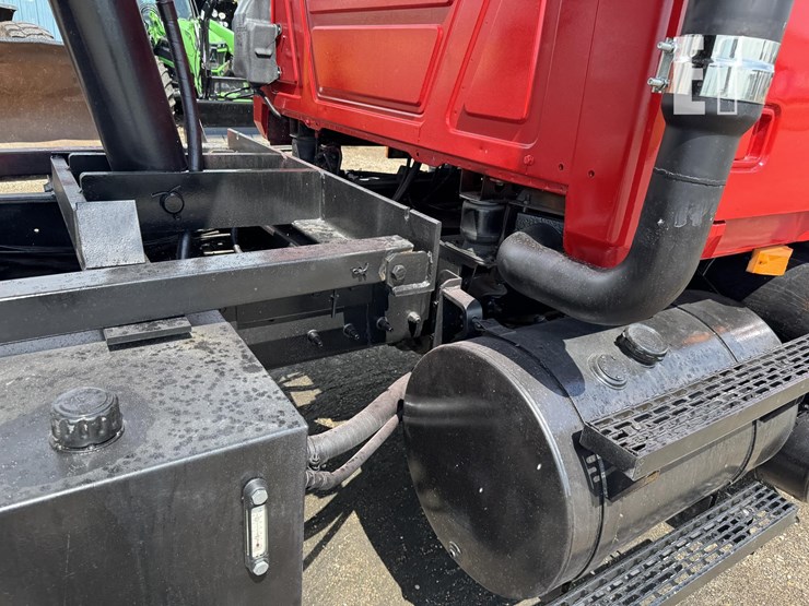 2004-mack-granite-cv713-image-23
