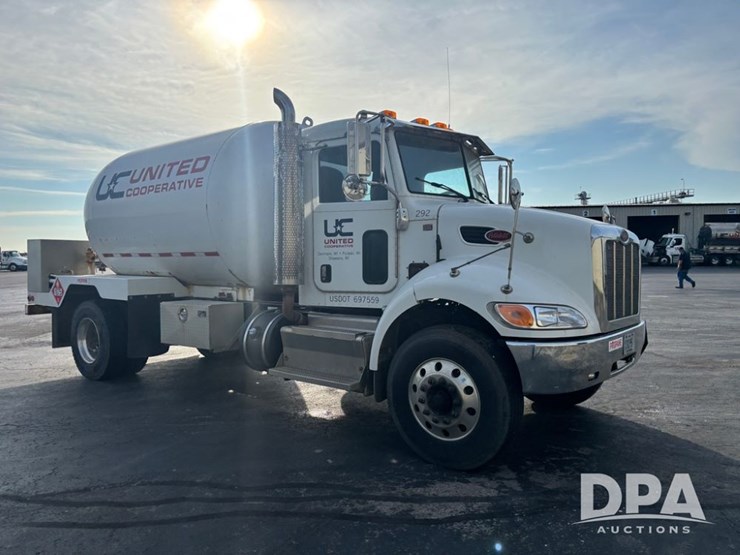 2013-peterbilt-337-image-17