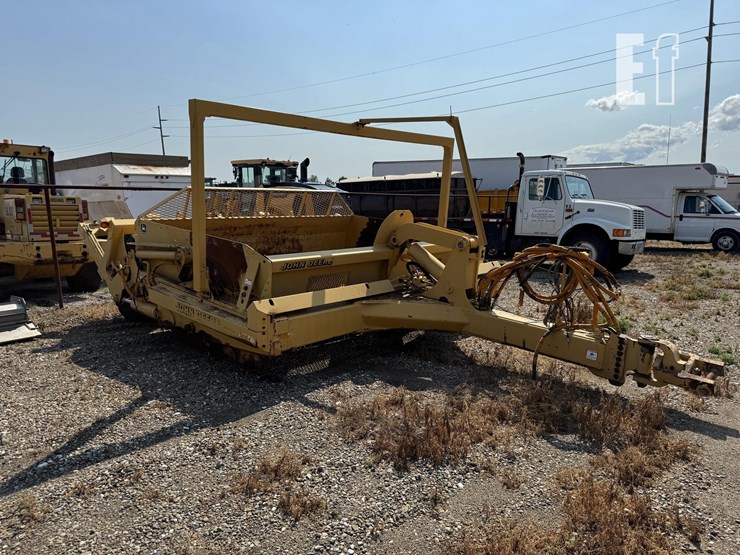 2000-deere-1812c-image-3