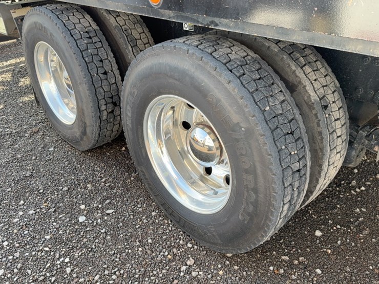 2016-kenworth-t880-image-7