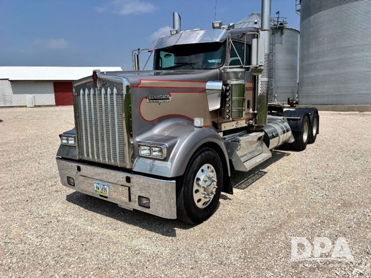 2014-kenworth-w900-image-2