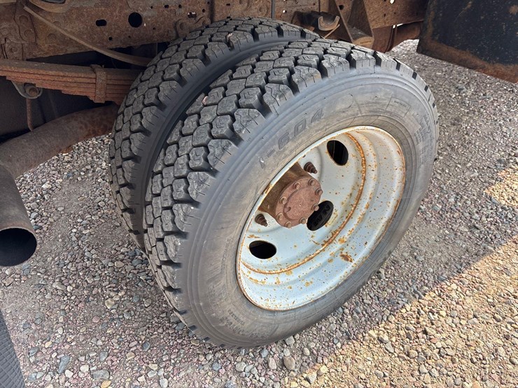 2002-ford-f550-image-28