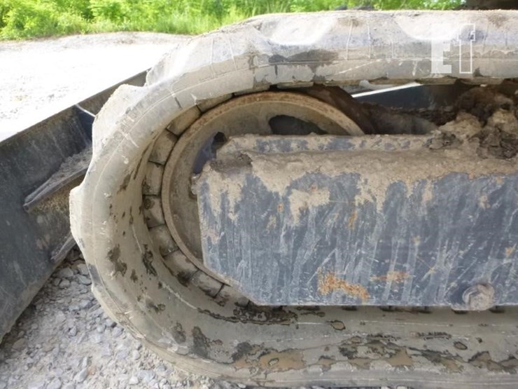 2022-deere-26g-image-31