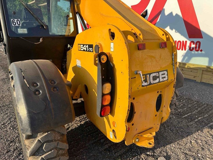 2011-jcb-541-70-image-13
