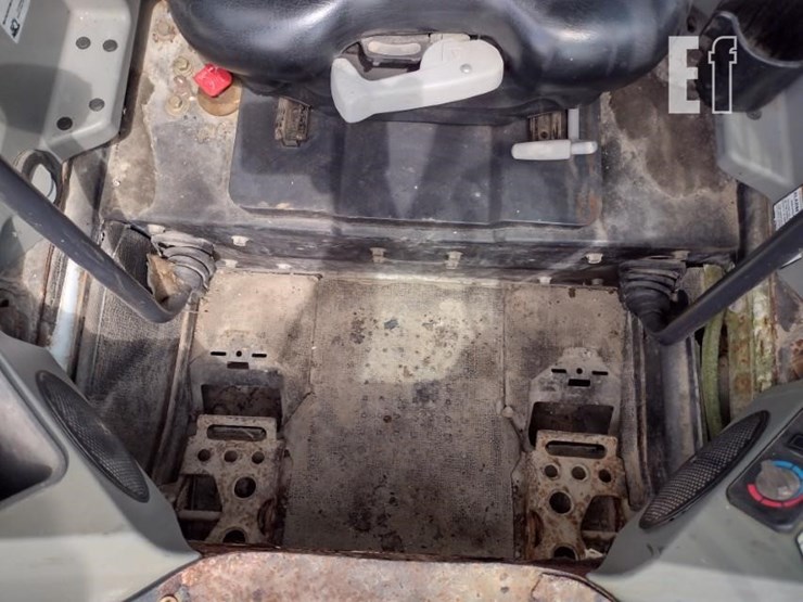 2014-bobcat-t590-image-13