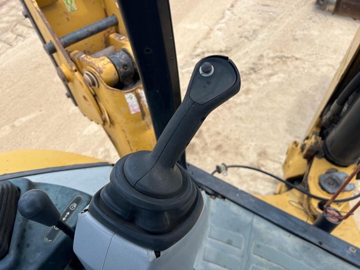 2013-caterpillar-420f-image-45