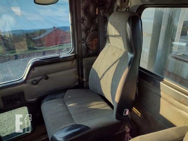 1999-kenworth-w900-image-16