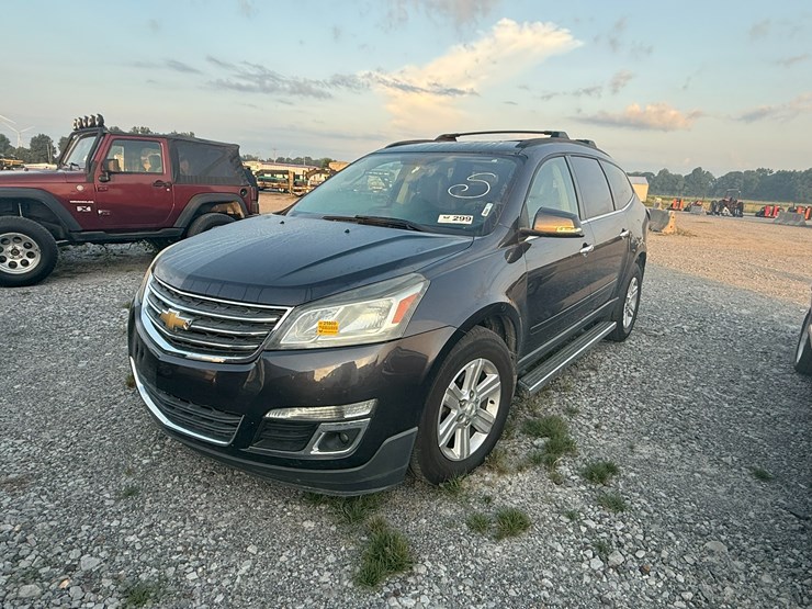 2013-chevrolet-traverse-image-1