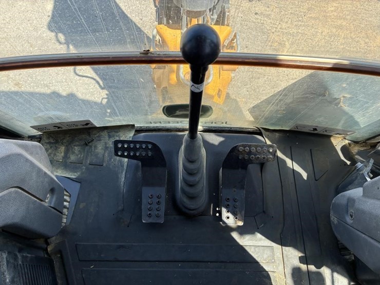 2019-deere-310l-ep-image-24
