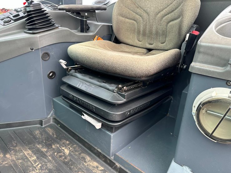 2017-deere-304l-image-52