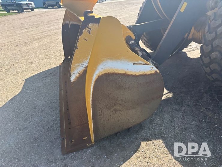 2015-deere-624k-image-75