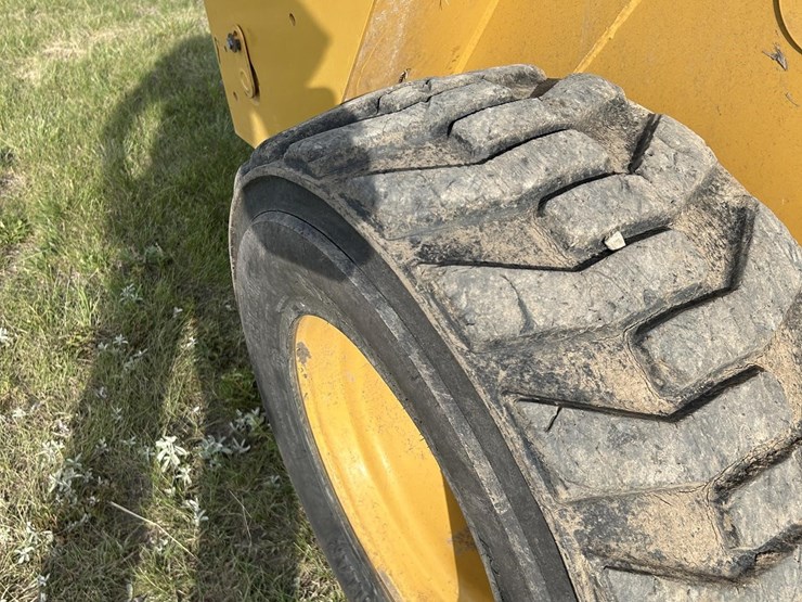 2019-caterpillar-262d3-image-18
