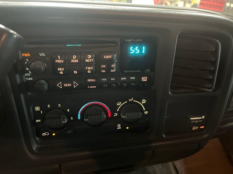 2000-chevrolet-1500-image-18