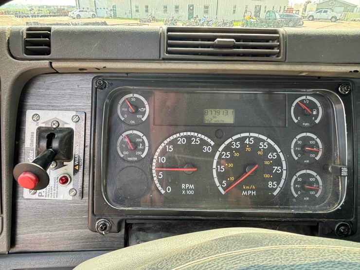 2008-freightliner-columbia-straight-truck-image-33