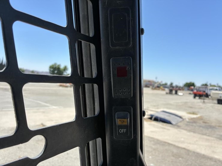 2022-bobcat-s770-image-17