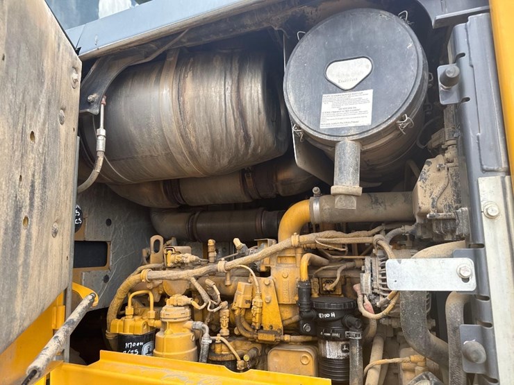2017-deere-624k-image-10
