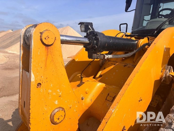 2014-caterpillar-950m-image-31