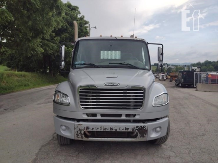 2015-freightliner-business-class-m2-106-image-2
