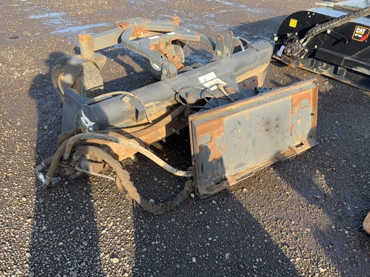 #2031-•-bobcat-72"-skid-steer-harley-rake-image-3