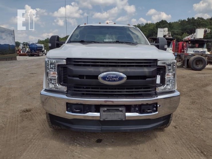 2019-ford-f350-xl-image-2
