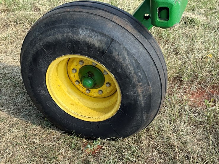 2013-john-deere-2210-image-11
