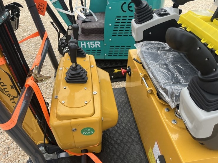 cfg-mx12rx-mini-excavator-image-8
