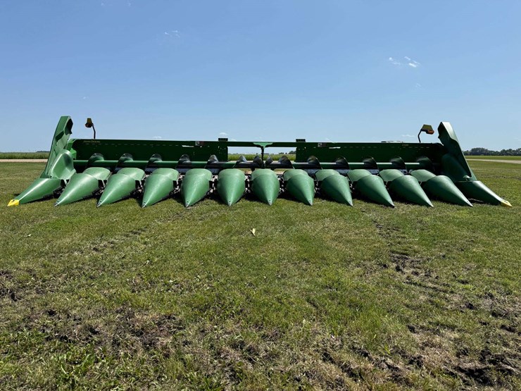 2021-john-deere-c12r-image-3