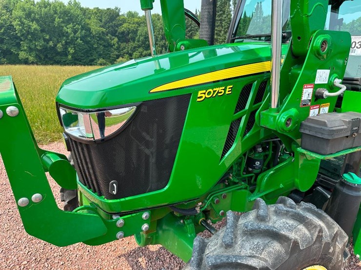 2020-john-deere-5075e-image-35