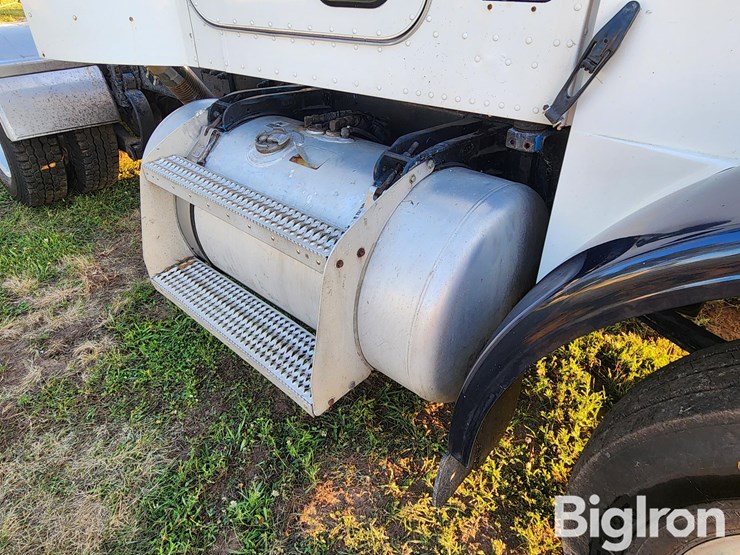2005-peterbilt-378-image-16