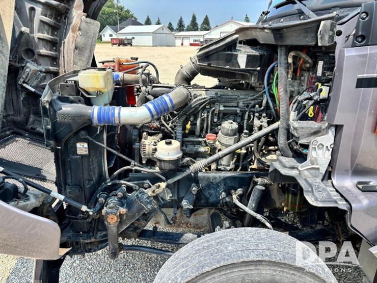 2016-kenworth-t880-image-58