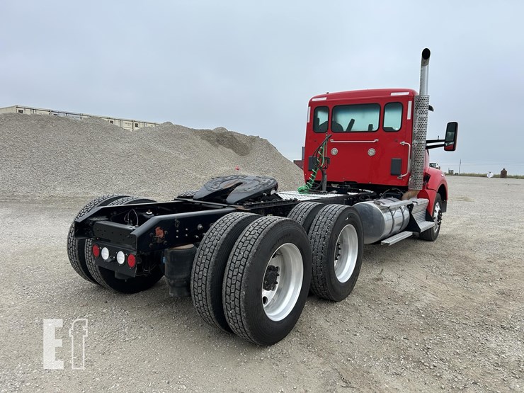 2016-kenworth-t880-image-7