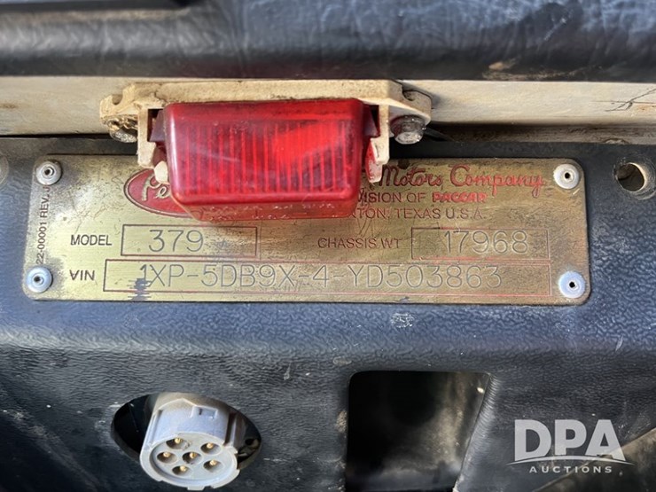 2000-peterbilt-379-image-13