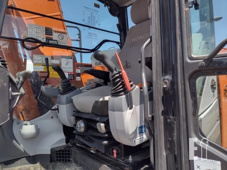 2021-hitachi-zx135us-6-image-12