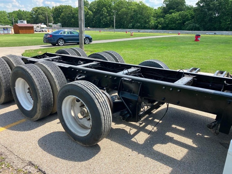 1999-peterbilt-377-image-17