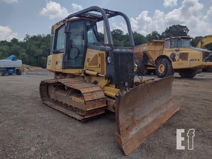 2006-deere-700j-lt-image-48
