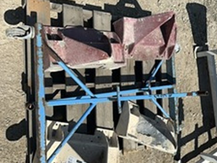 lot#-134-dolly-&-anvils-image-1