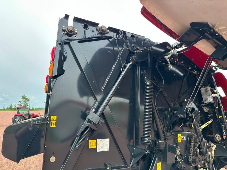 2019-case-ih-rb465-image-15