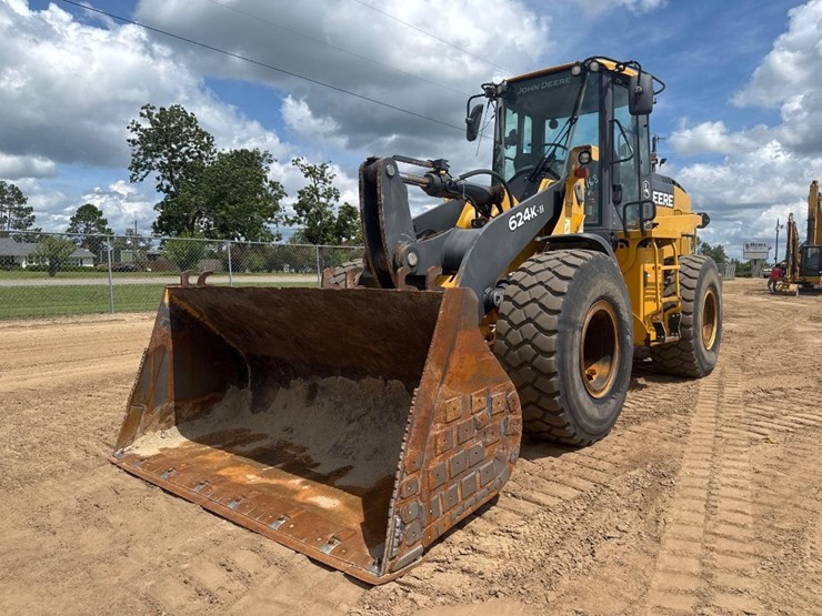 2017-deere-624k-image-2