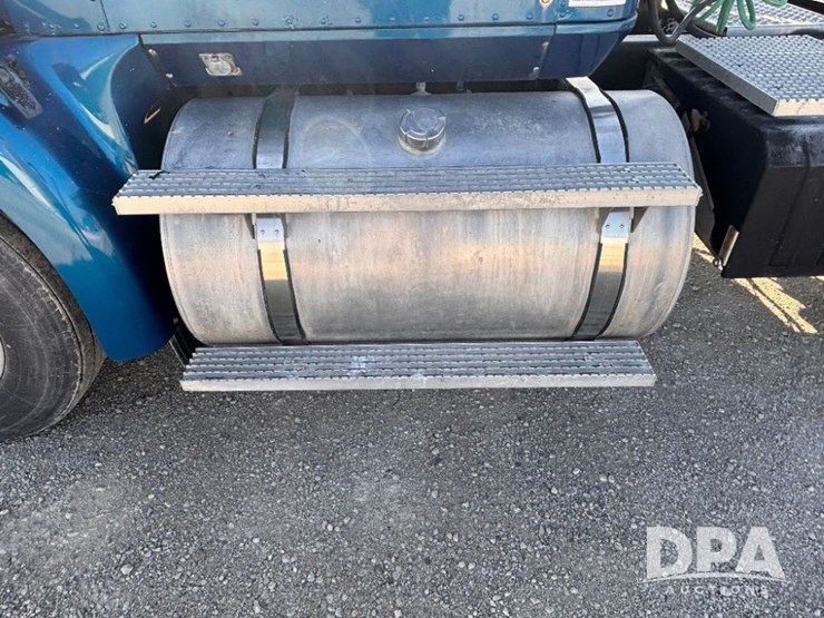 2002-ihc-9400i-day-cab-truck-(gp10940,-unit-109996)-image-23