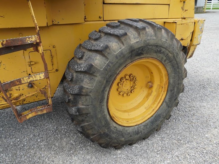 deere-444g-image-47