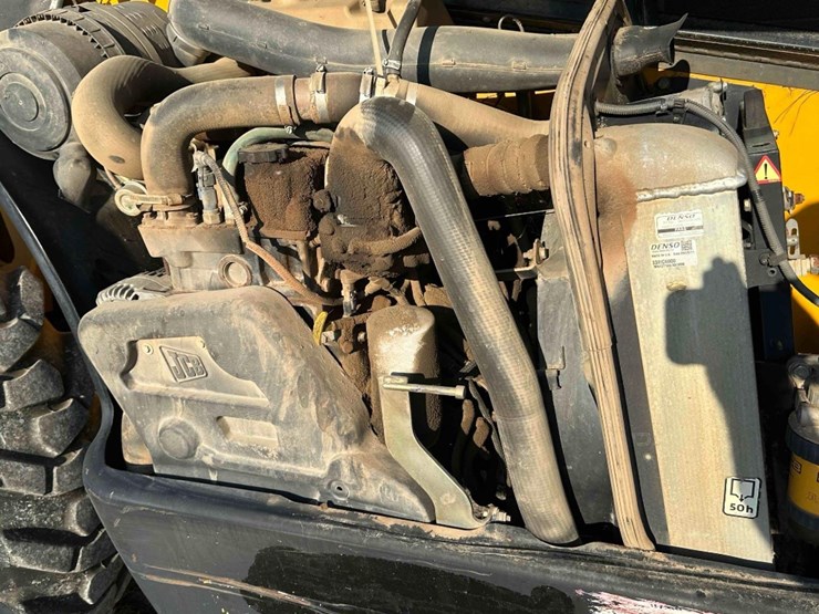 2011-jcb-541-70-image-21