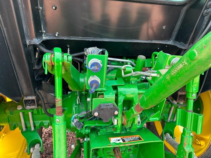 2020-john-deere-5075e-image-24